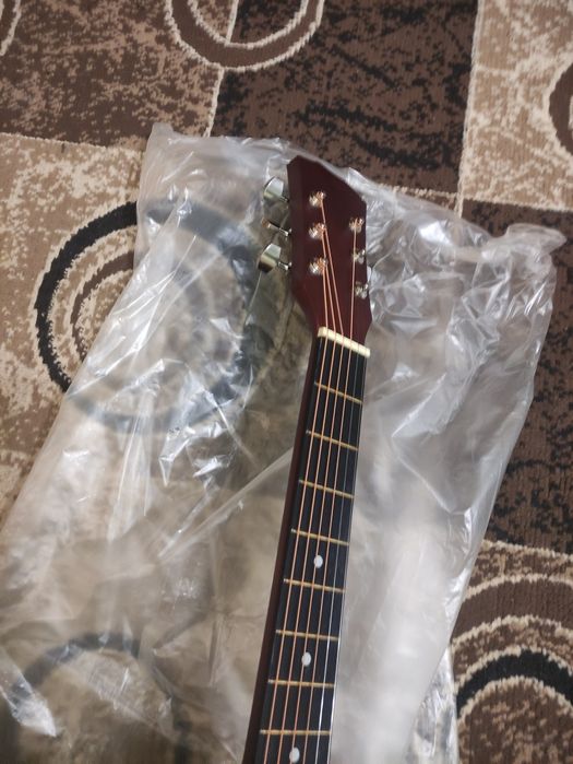 Гітара акустична шести струнна