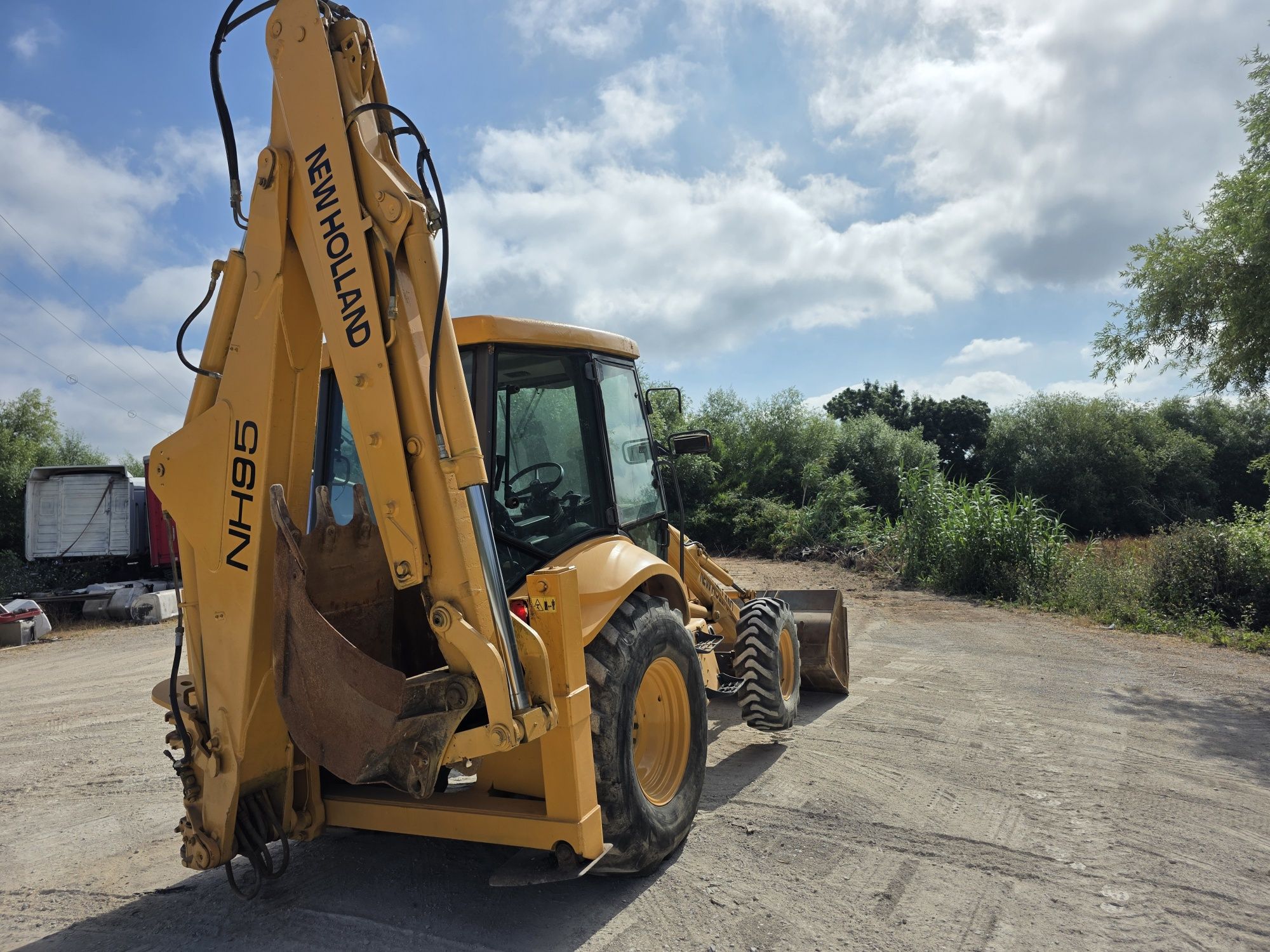 Retroescavadora New Holland NH95