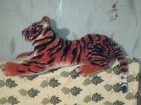 Велика іграшка тигр
