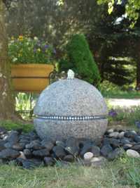 Kamienna fontanna ogrodowa, granitowa, podświetlona LED