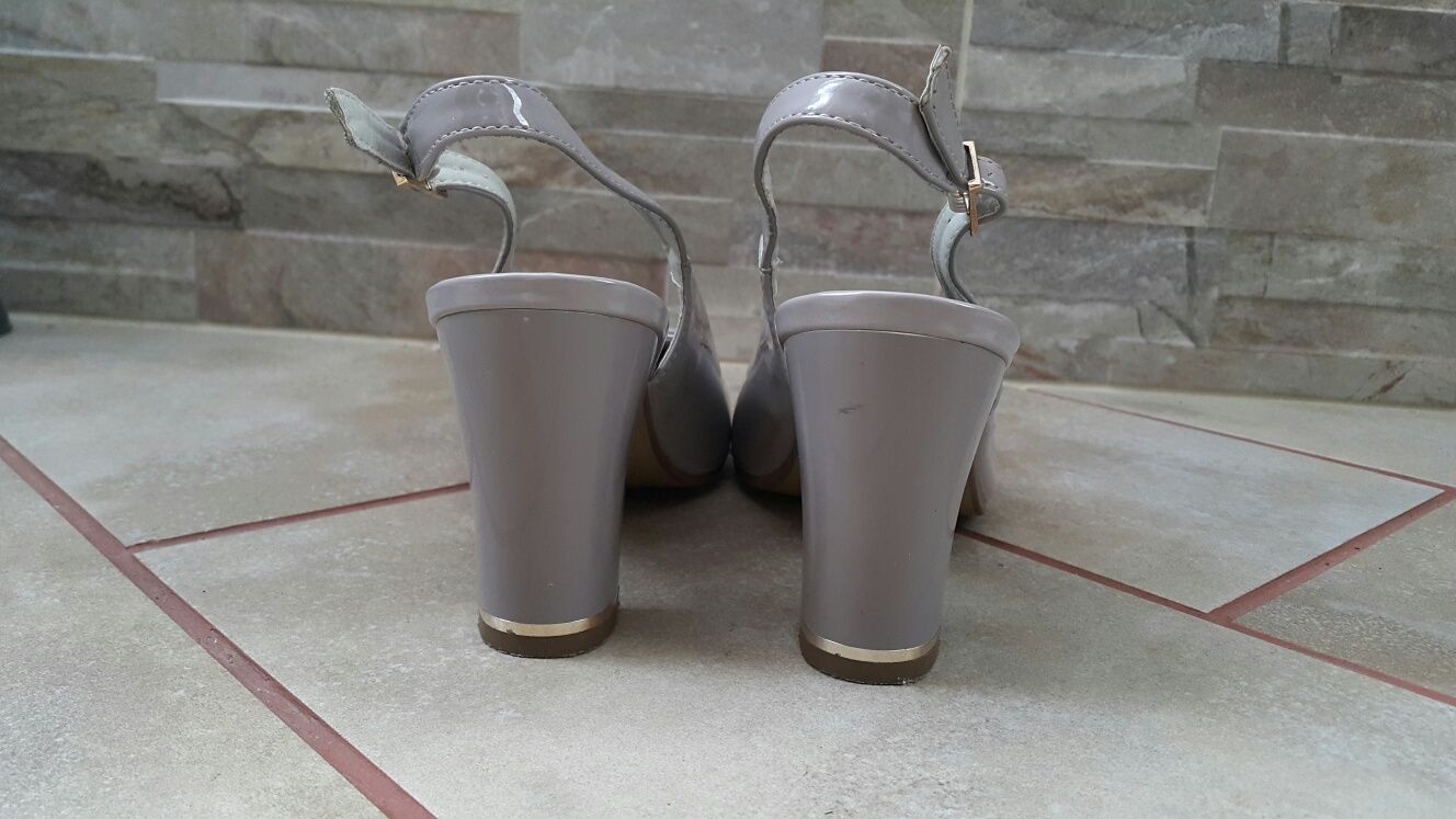 Buty na obcasie 39