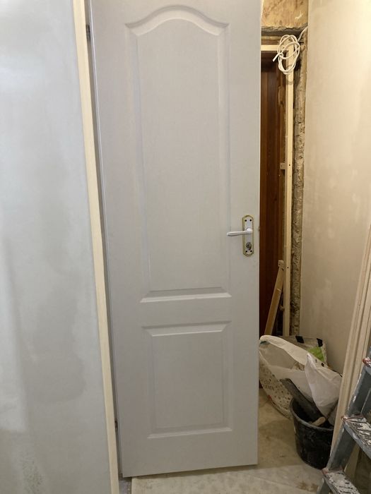 Двері міжкімнатні з коробкою , замками та ручками