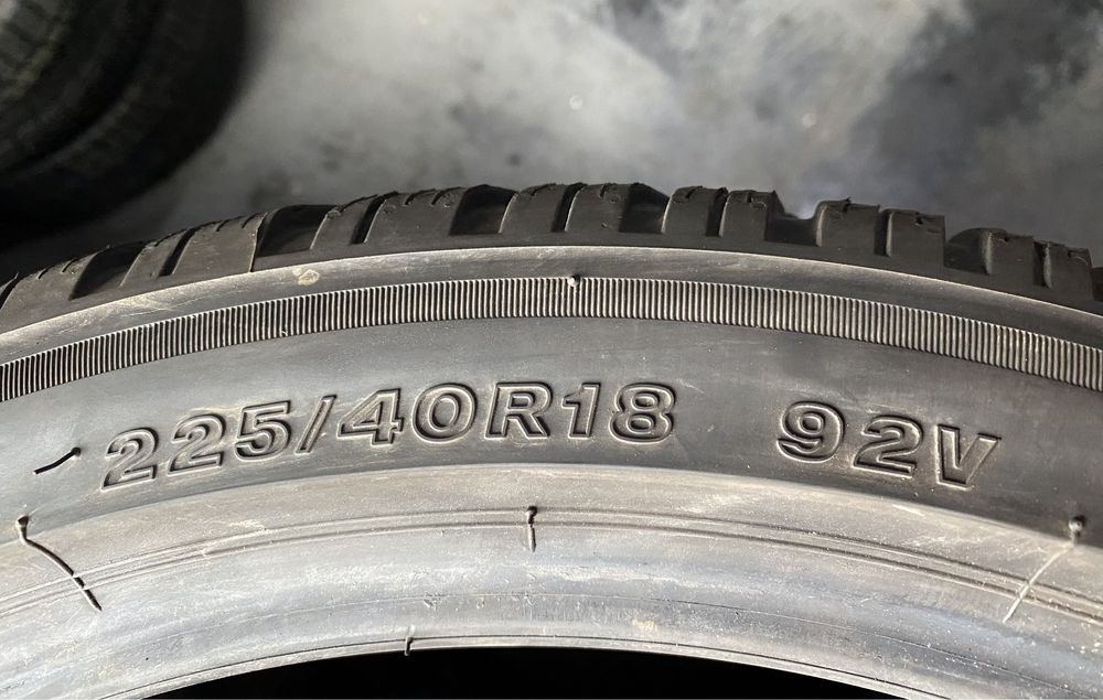 2шт 225/40r18 Bridgestone Blizzak LM005