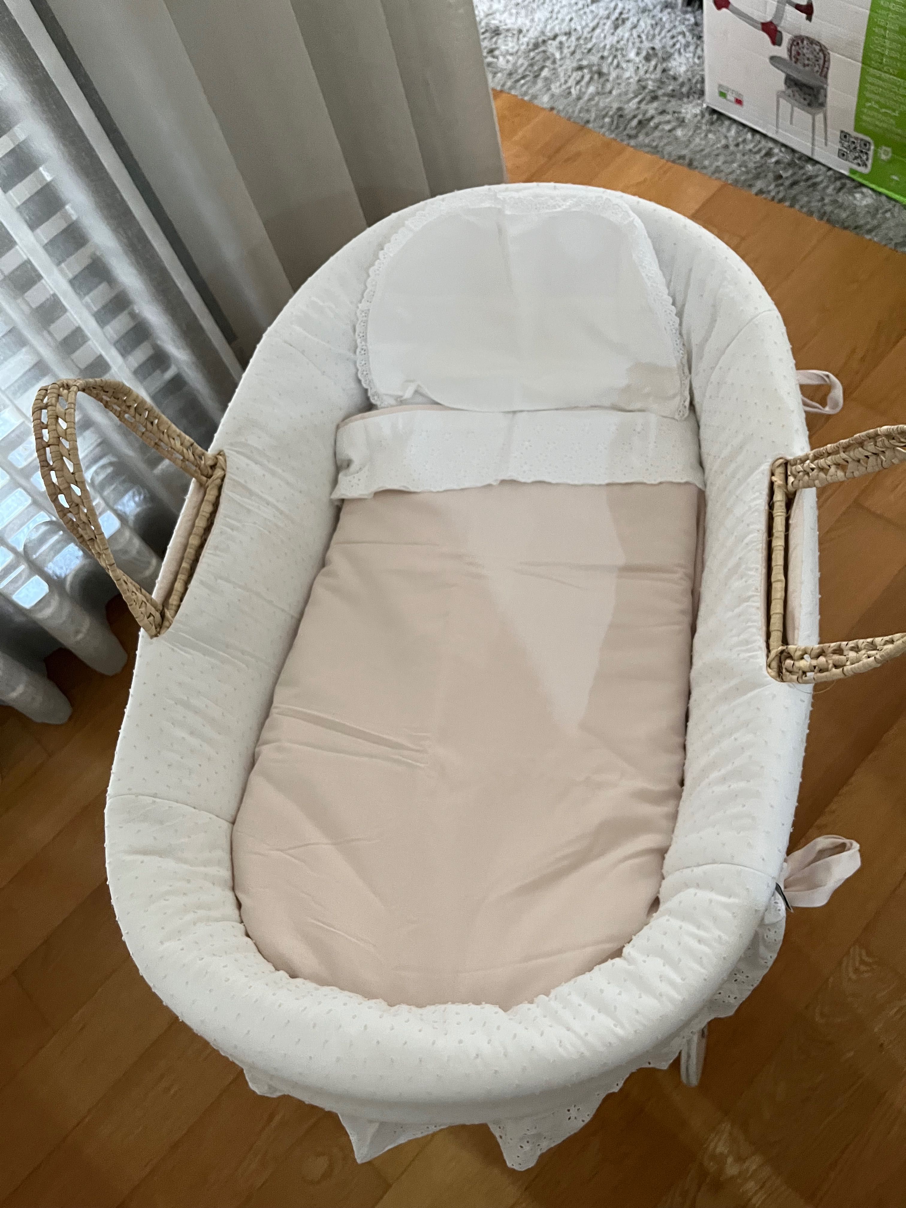 Alcofa bebé com suporte