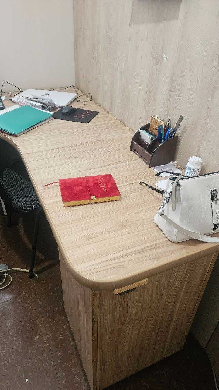 Стіл письмовий офісний з шафою