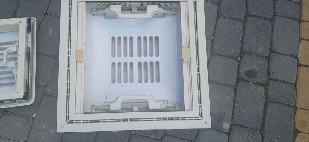 Okna dachowe świetlik 48/48 i 28/28 przyczepa kempingowa kamper