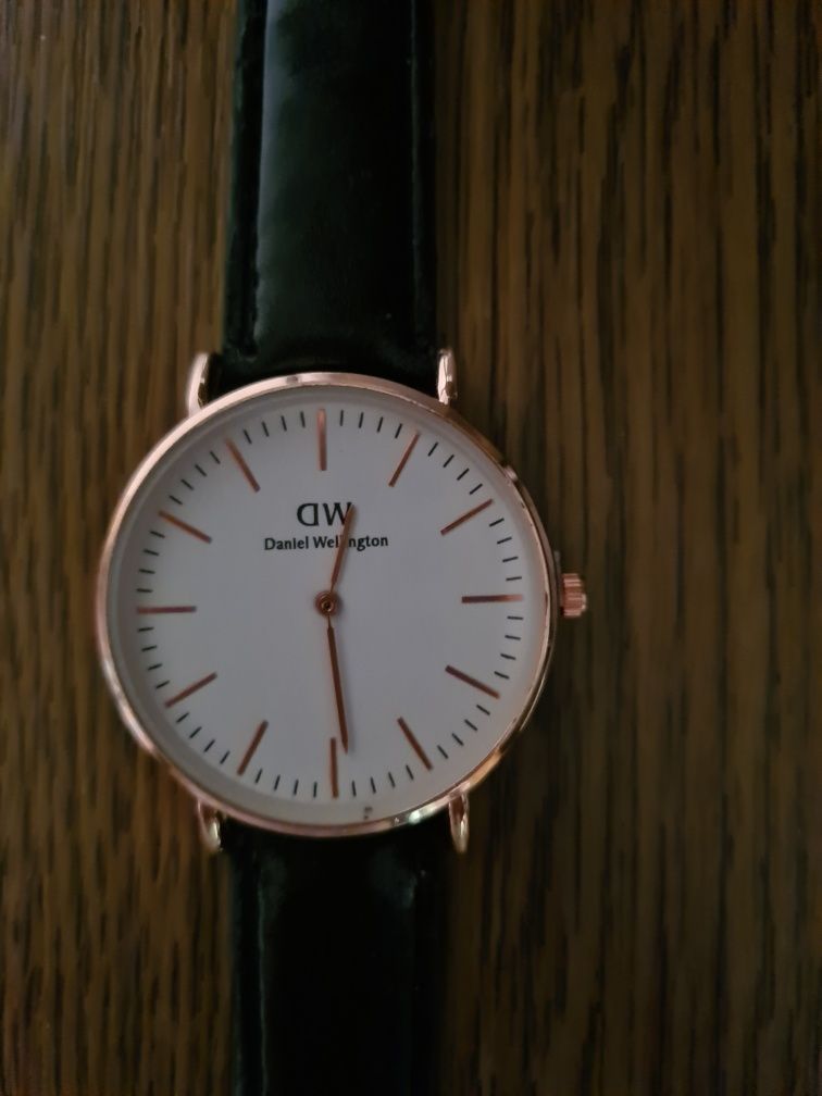 Стильные наручные часы Daniel Wellington