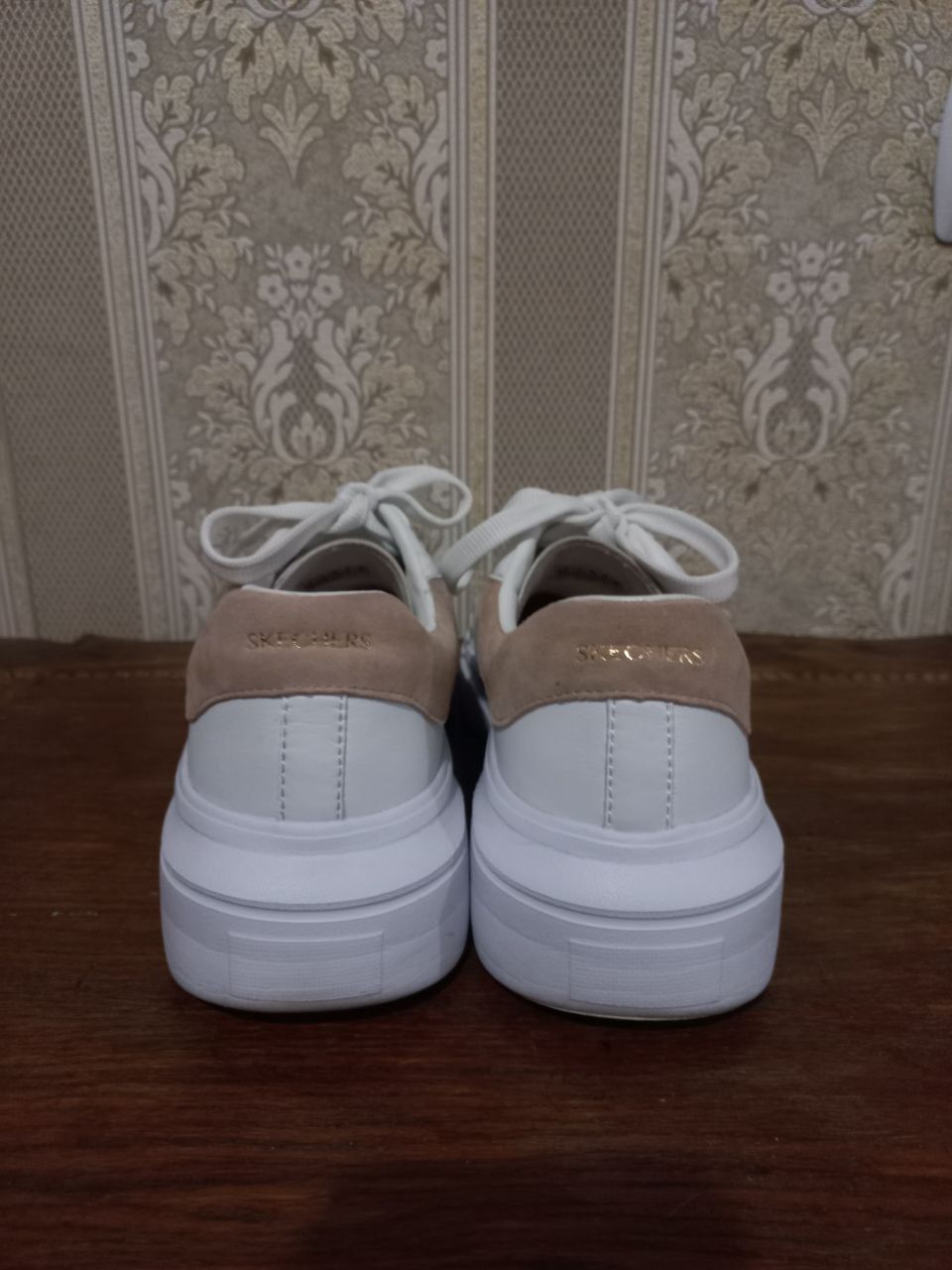 Кеди Skechers білі розмір 39 устілка 26 см повномірні