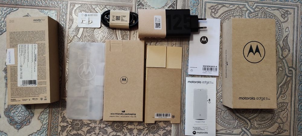 Продам дуже крутий смартфон Motorola edge 30 ultra (12/256 DUAL SIM)