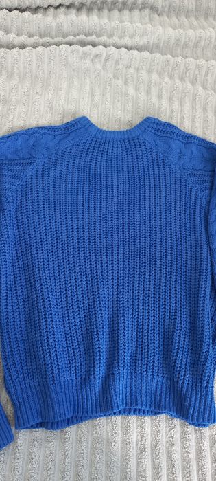 Piękny sweter z wełny