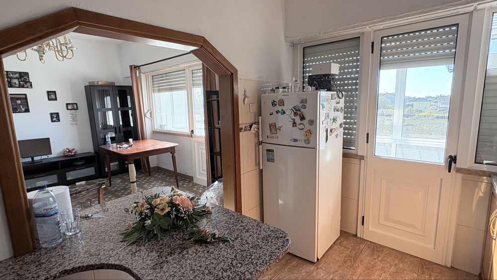 T2 e estacionamento privado