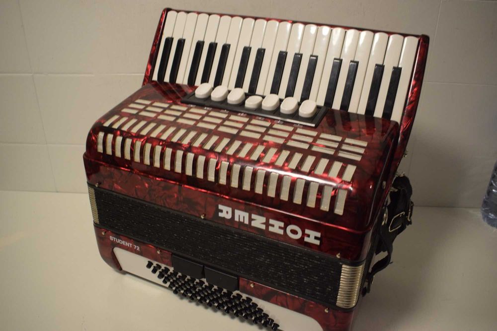 Acordeao hohner Studant 72 3 voz. N 249