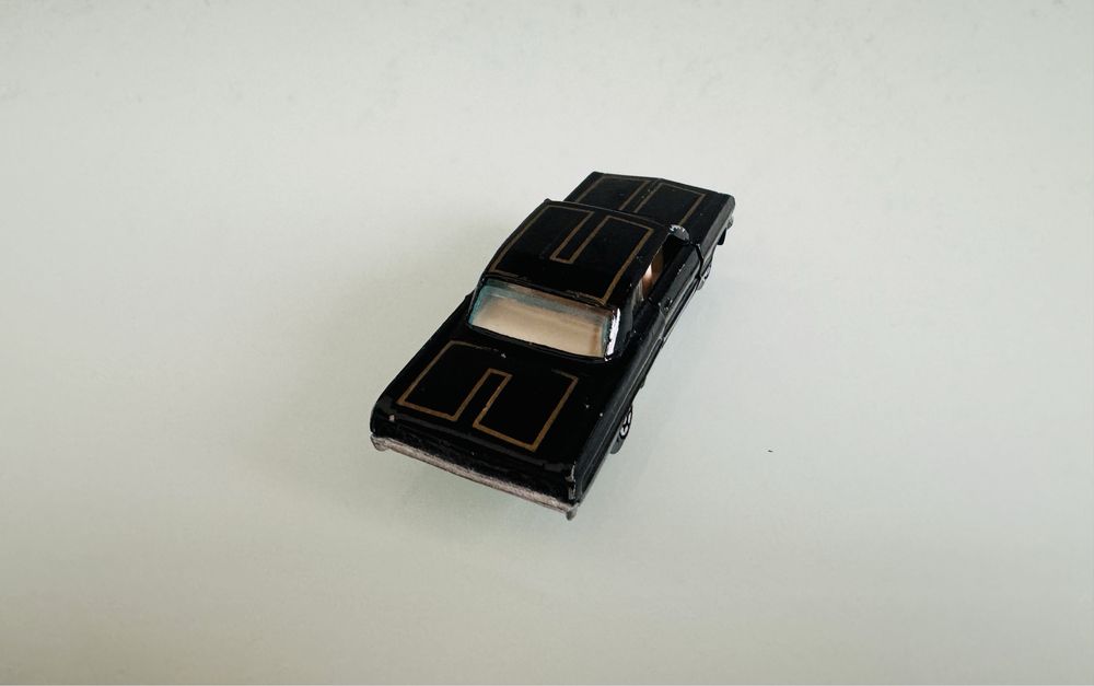 Yatming - Chevy Impala SS 1/64. Skala jak Matchbox.