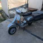 Vespa 50 antiga a trabalhar bem