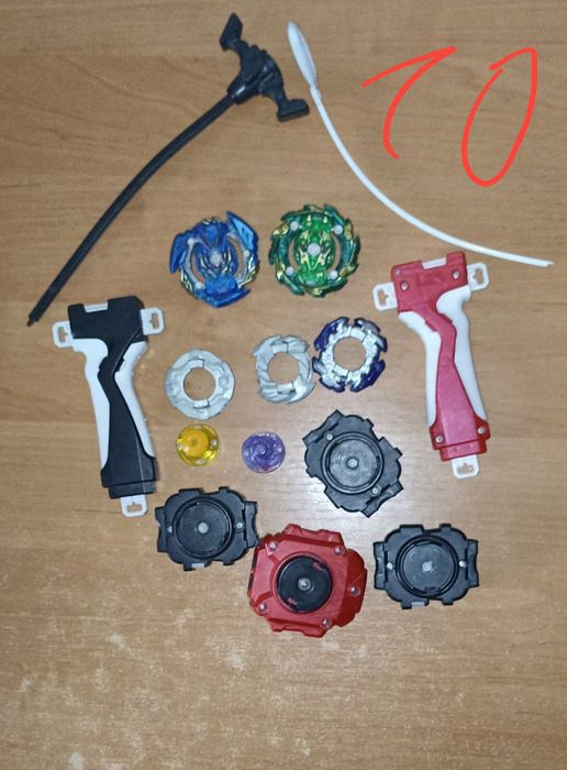 Продам бейблейд у середньому стані