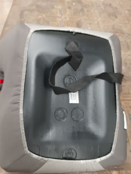 Продам авто бустер Lionelo