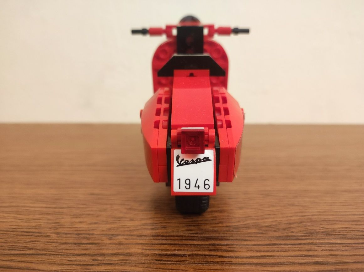 LEGO Vespa 40517.     01