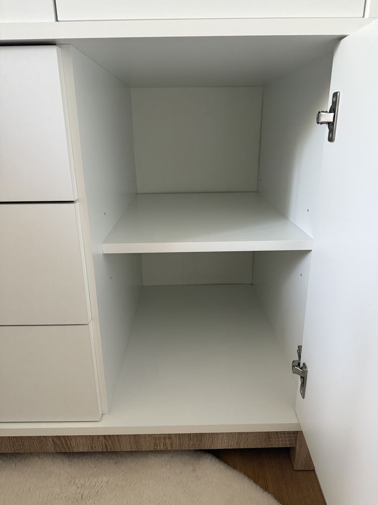 Sprzedam szafę. Biała stan idealna