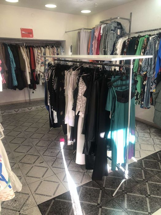 Продам стійку посередині стійка Львів стійка для одягу розпродаж