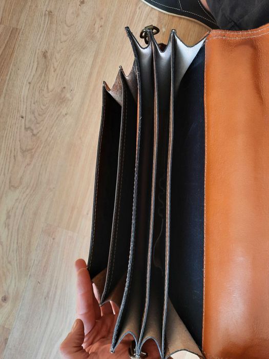 Мужской новый кожаный портфель.