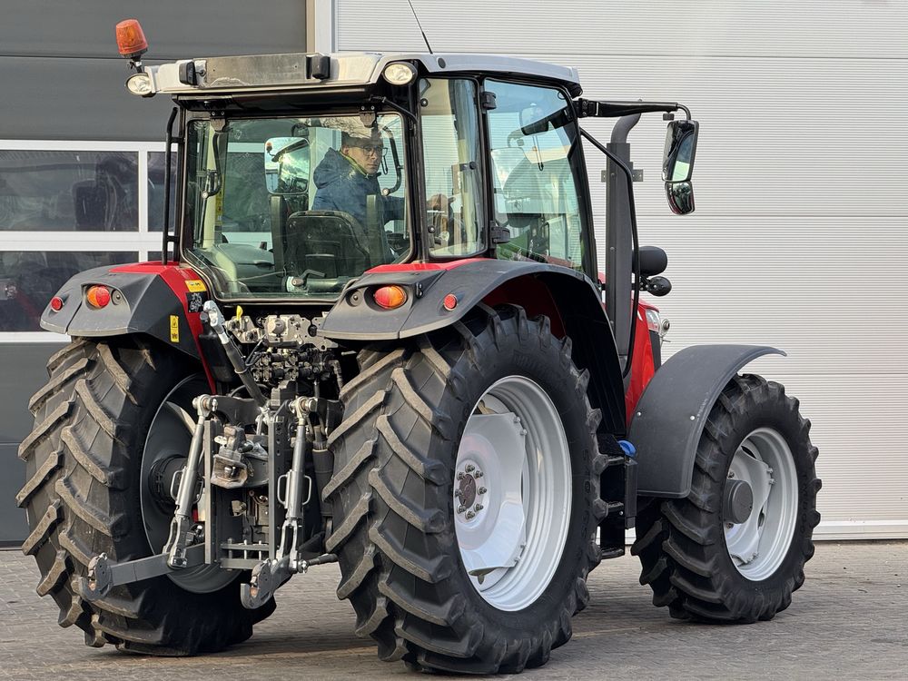 Massey Ferguson 5711 •2600 mtg!•