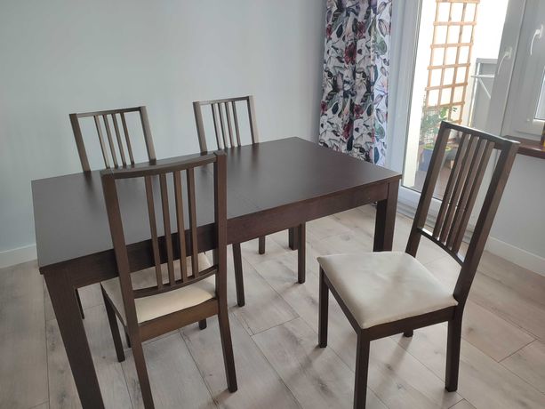 Zestaw stół plus 4 krzesła