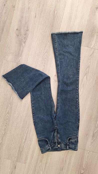 Джинси, широкі на дівчинку