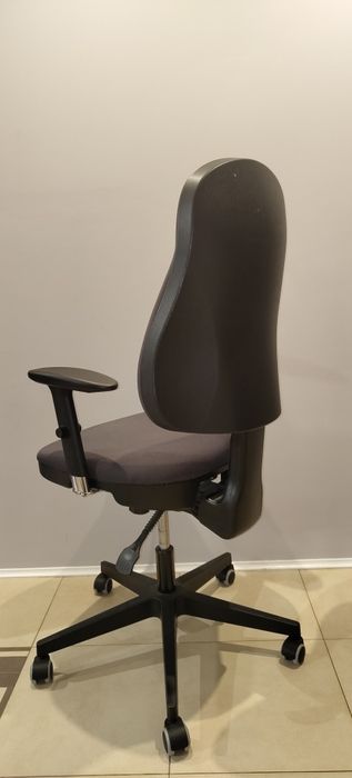 Młodzieżowe krzesło/fotel biurowy firmy OFFIX. Kolor szary, regulowany