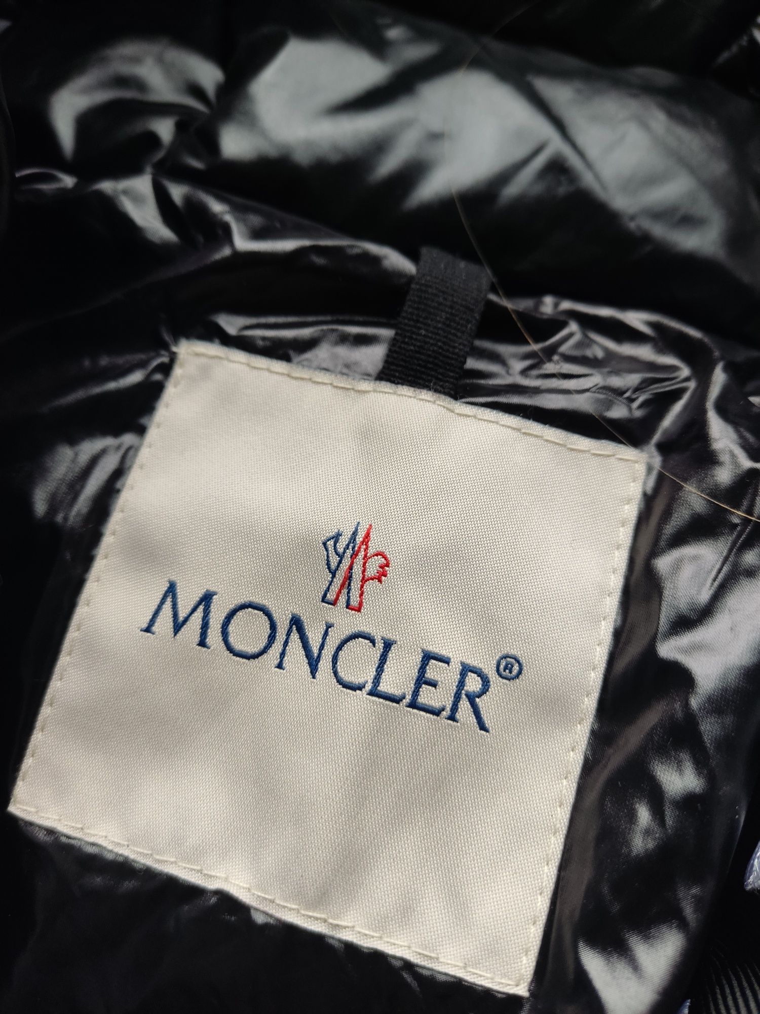 Czarna damska kurtka puchowa zimowa Moncler giubbotto montcla