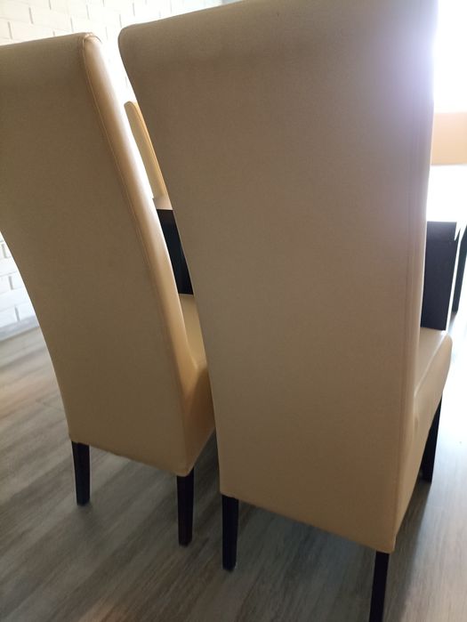 Krzesła ecru skoropodbne