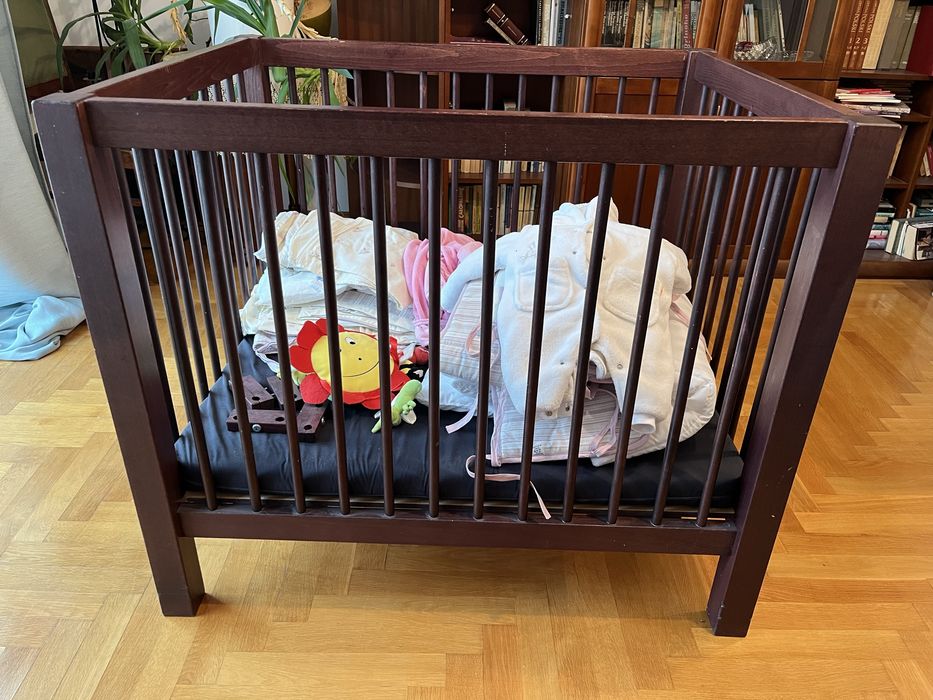 Łóżeczko kojec brązowe + dodatki