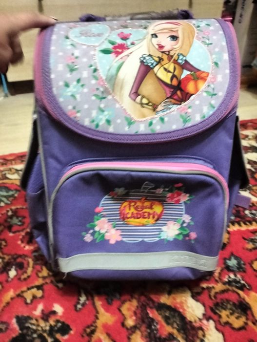 Шкільний рюкзак для дівчинки і хлопчика