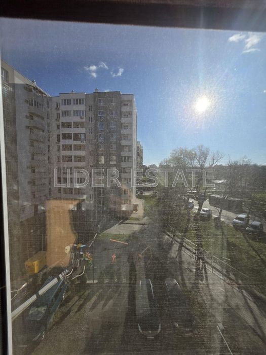 Продам 2-кімнатну квартиру по вул. Гленца