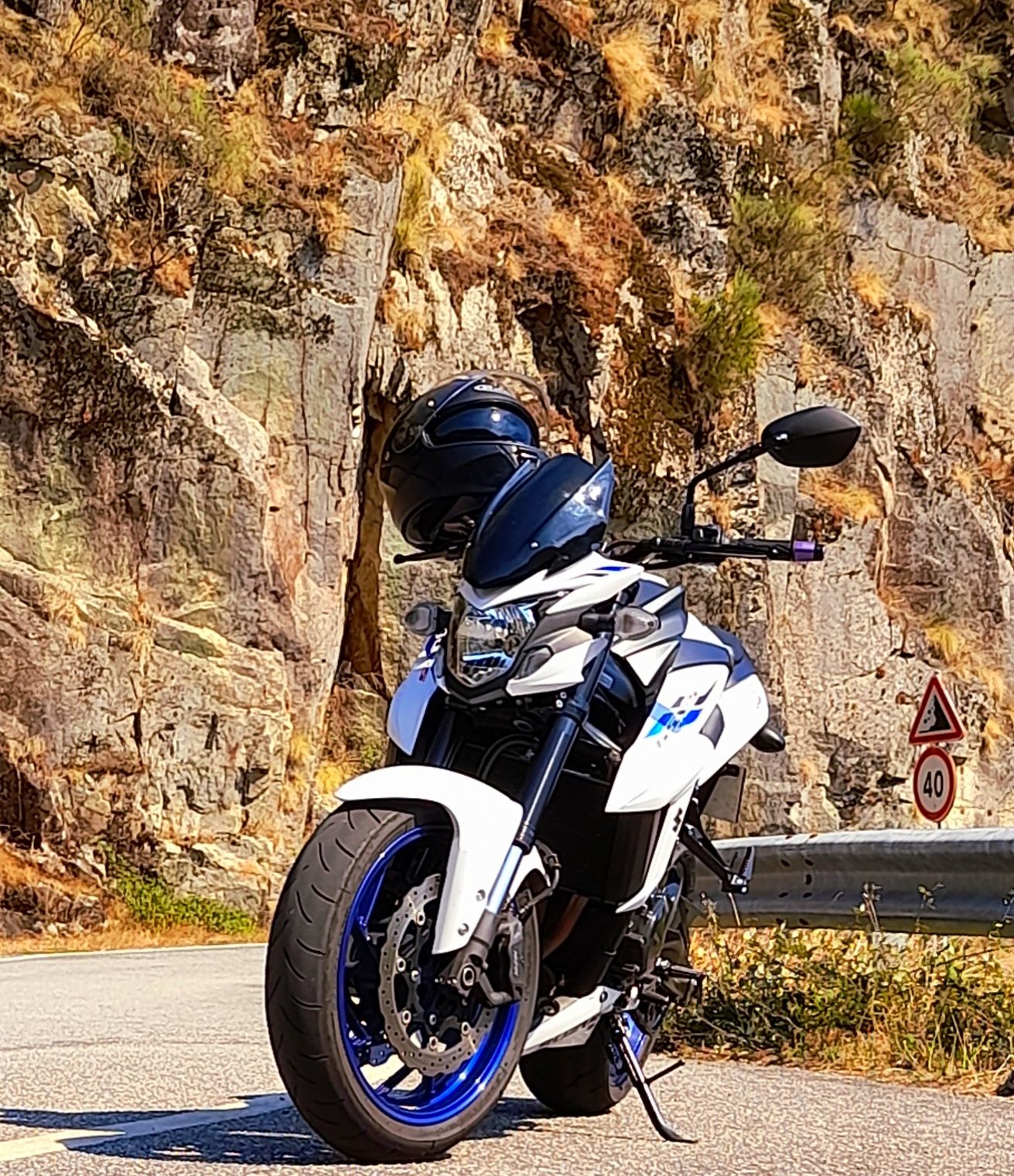 suzuki gsxs 750  não a muito a dizer