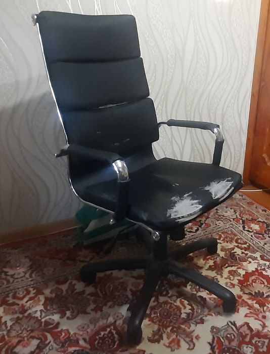 Стілець шкіряний