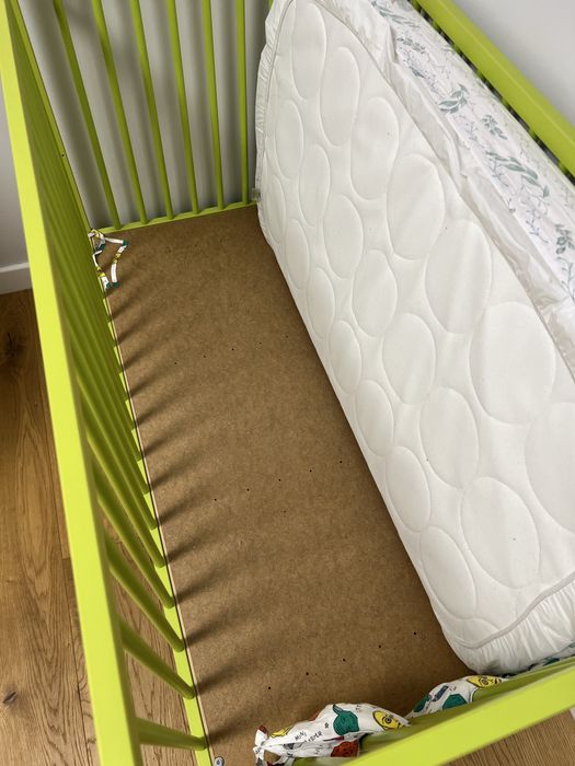 Łóżeczko dziecięce 120 x 60 z materacem 10cm w bardzo dobry stanie