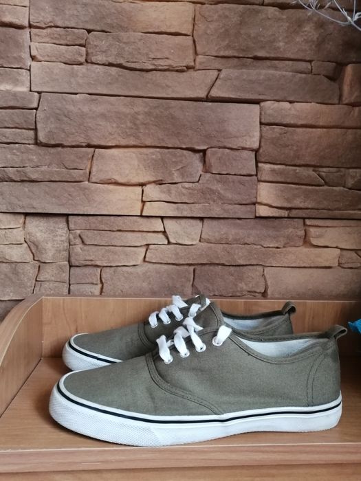 Кросівки жіночі 38