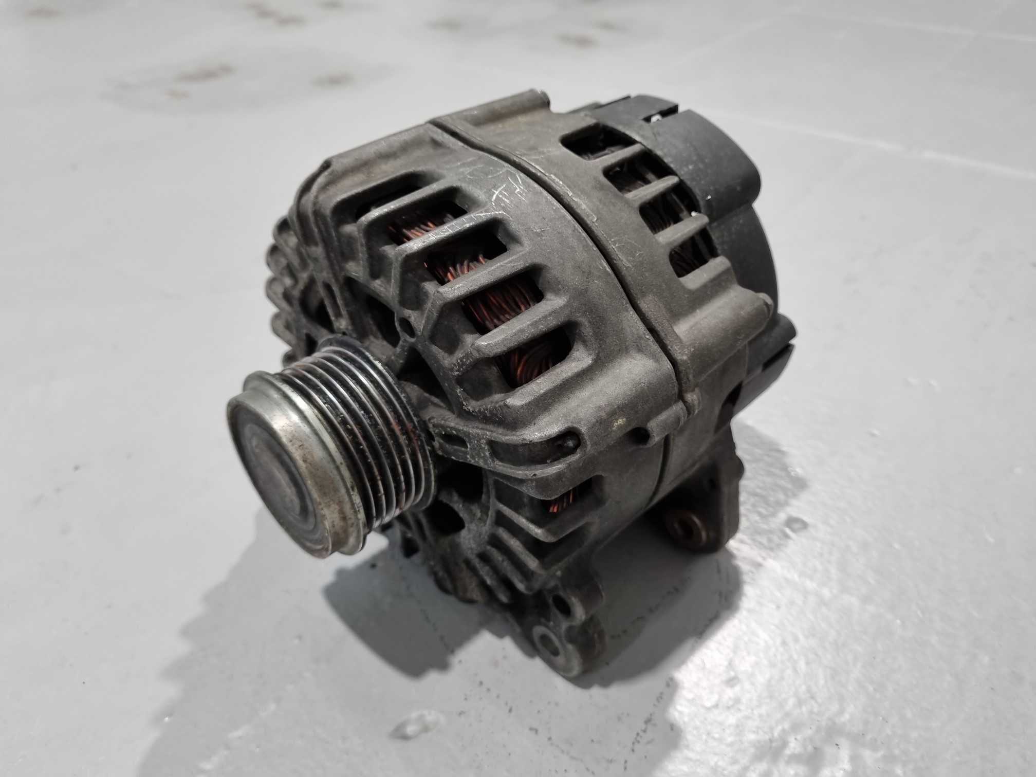 Alternador VW marca Valeo