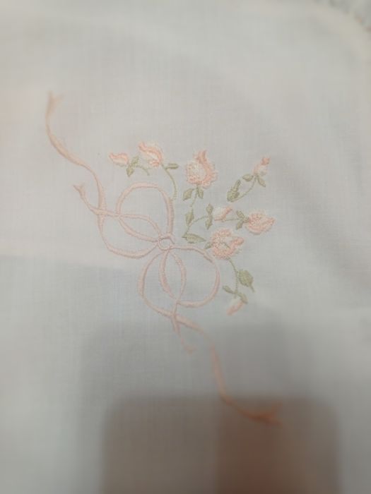 Наволочка з рюшами ,мереживом і вишивкою