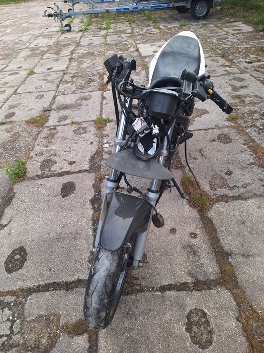 Suzuki GS500F w całości