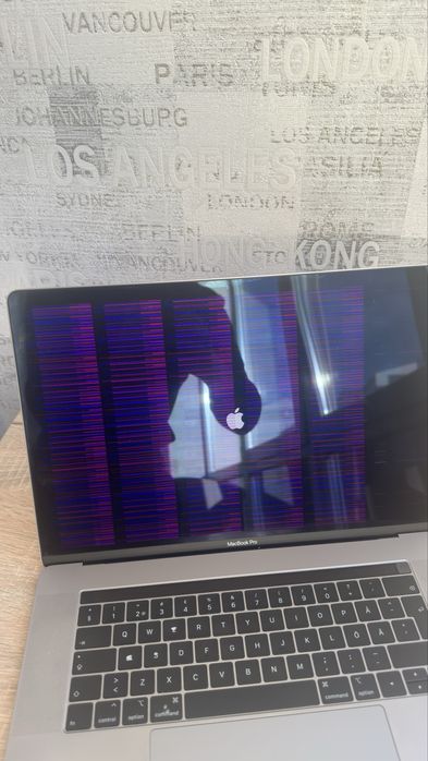 MacBook Pro 15” (2018) з Touch Bar