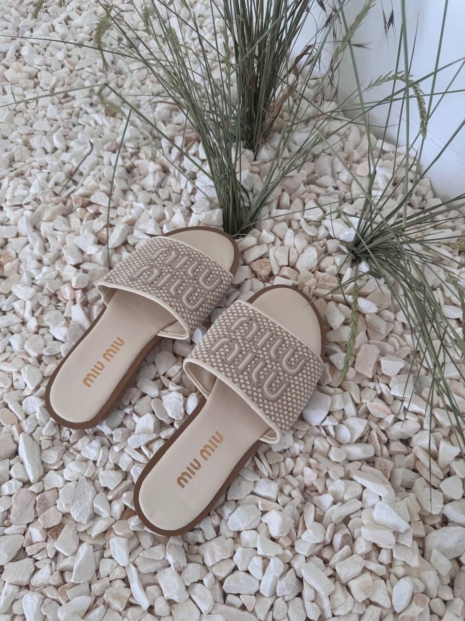 36-41 | Жіночі шльопанці Miu Miu Light Cream Slides | Жіночі шльопки