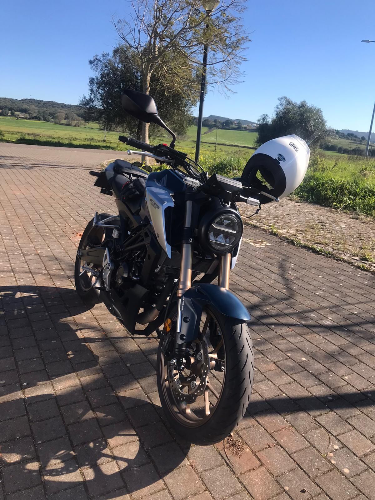 Vendo Honda CB125R 2022