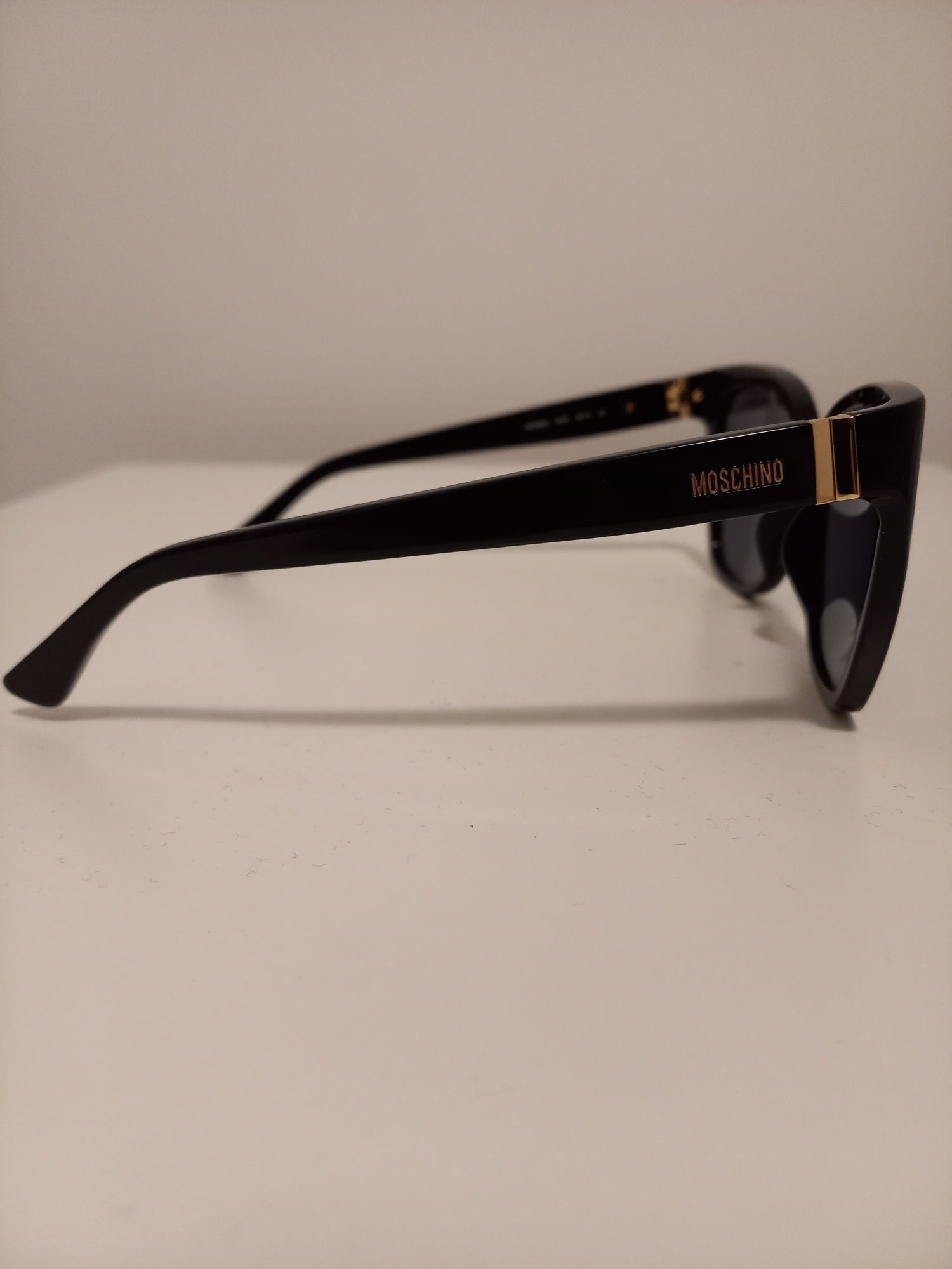 Продам солцезащитные очки Moschino Оригинал