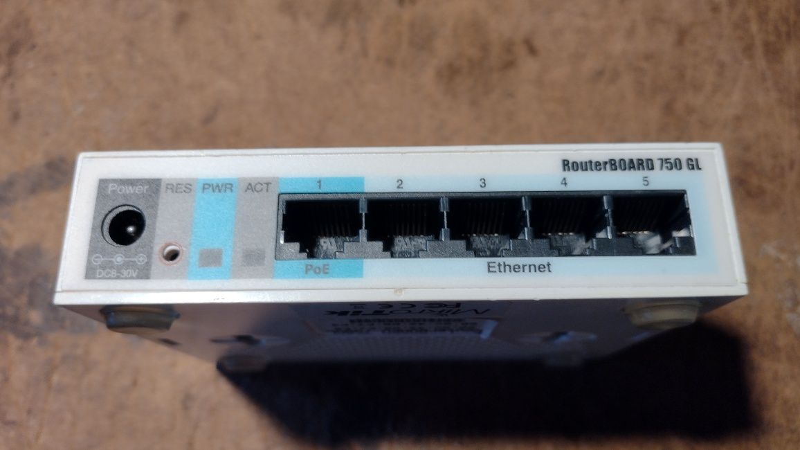 Router MikroTic 750 GL