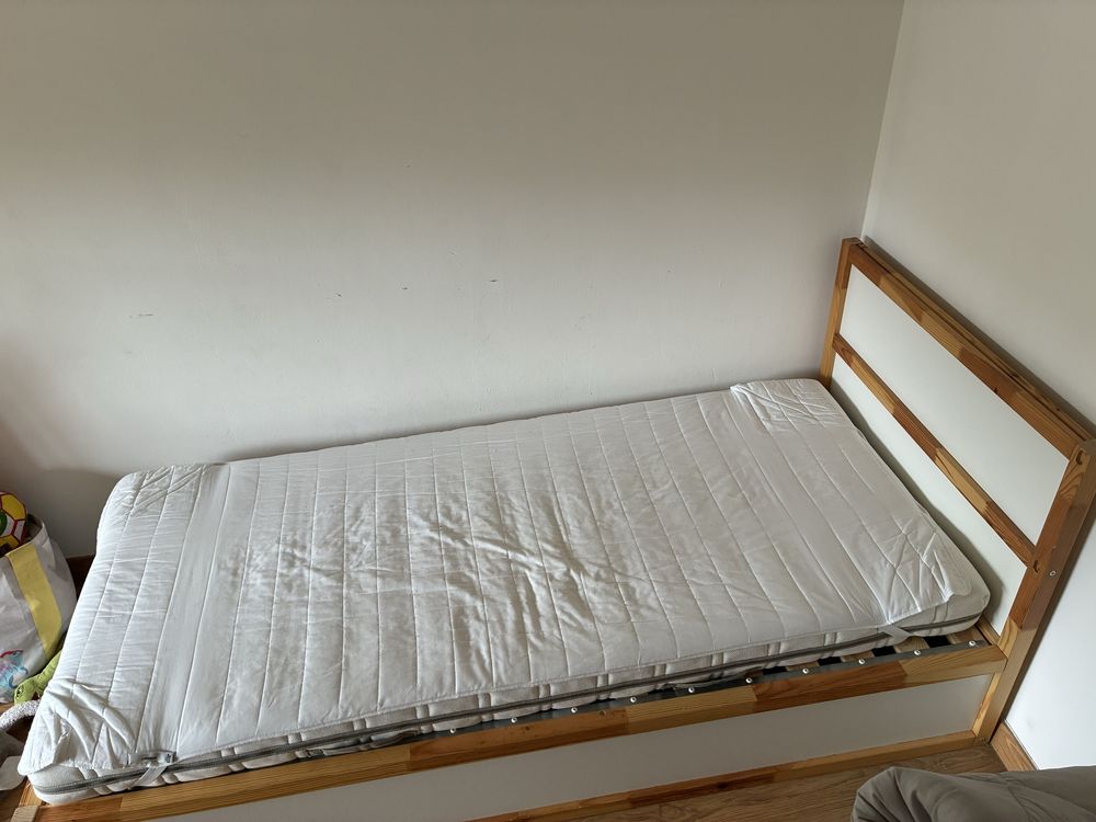 Vendo cama 90x200 (SEM COLCHAO)