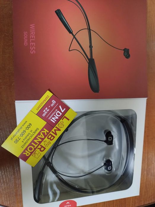 (3696/97)Słuchawki dokanałowe SBS Neck Czarny nieużywane