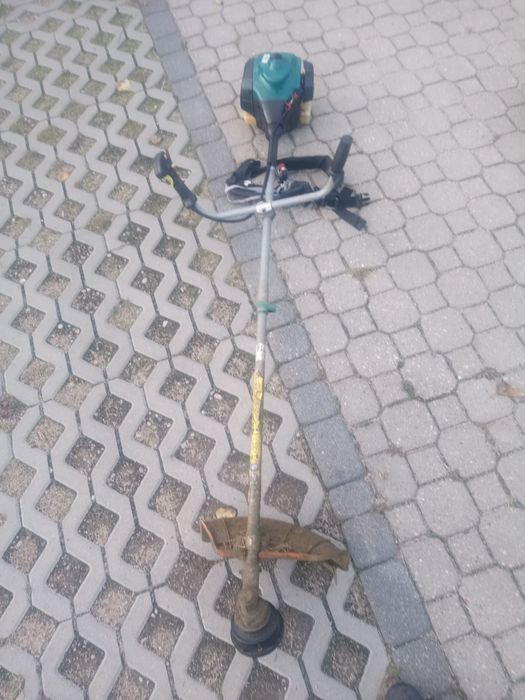 Kosa spalinowa do regulacji