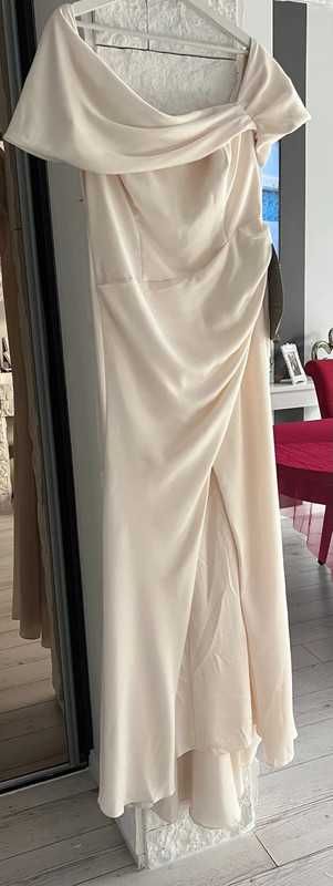 Beżowa suknia ślubna Asos 44