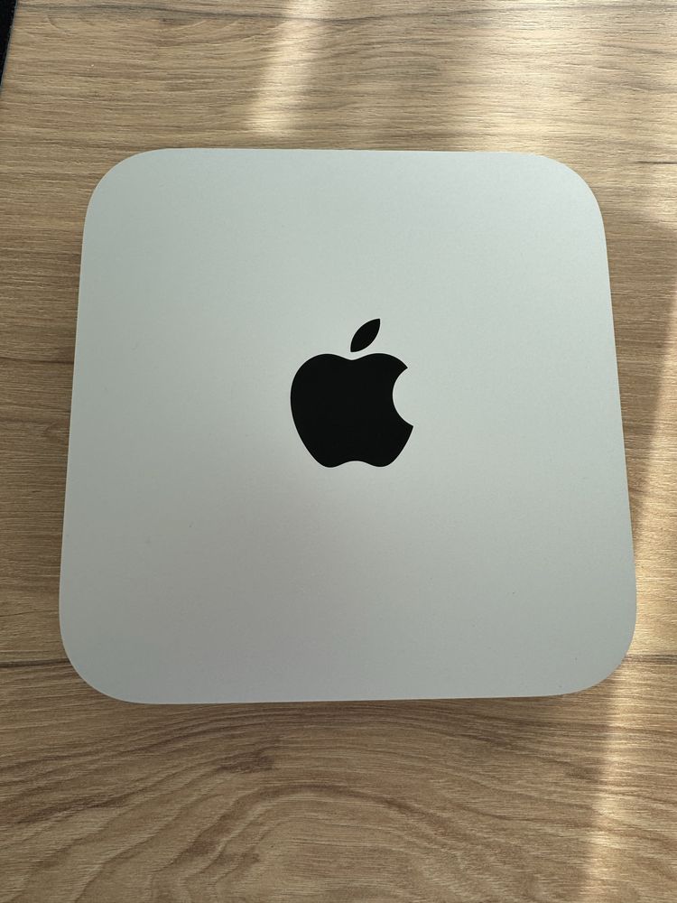 Mac Mini: M2 256 GB ssd, 8 GB ram apple macbook